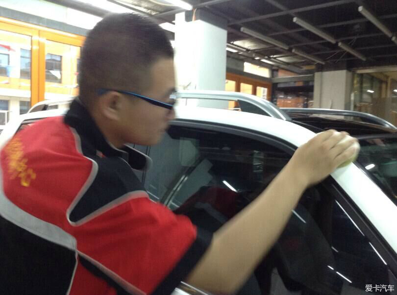 東營(yíng)美佳汽車服務(wù)中心 專業(yè)漆面護(hù)理，煥新奔馳GLK300的奪目光彩